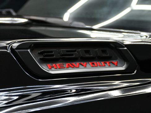 Used 2019 RAM 3500 Laramie w/ Black Appearance Package image 14