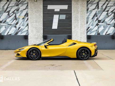 Used 2023 Ferrari SF90 Spider AWD/4WD image 7
