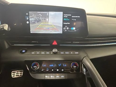Used 2025 Hyundai Elantra SEL FWD image 25