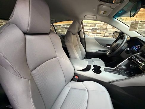 Used 2023 Toyota Venza LE AWD/4WD image 15