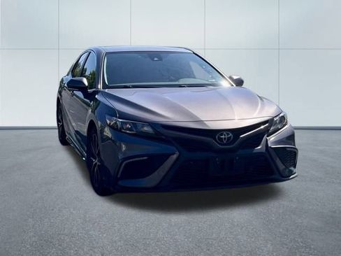 Used 2022 Toyota Camry SE image 4