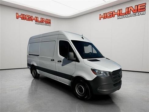 Used 2025 Mercedes-Benz Sprinter 2500 image 3
