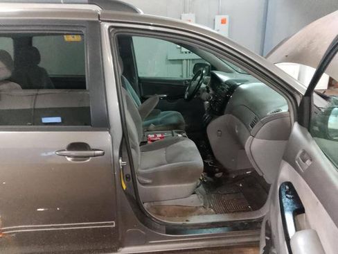 Used 2005 Toyota Sienna LE FWD image 29