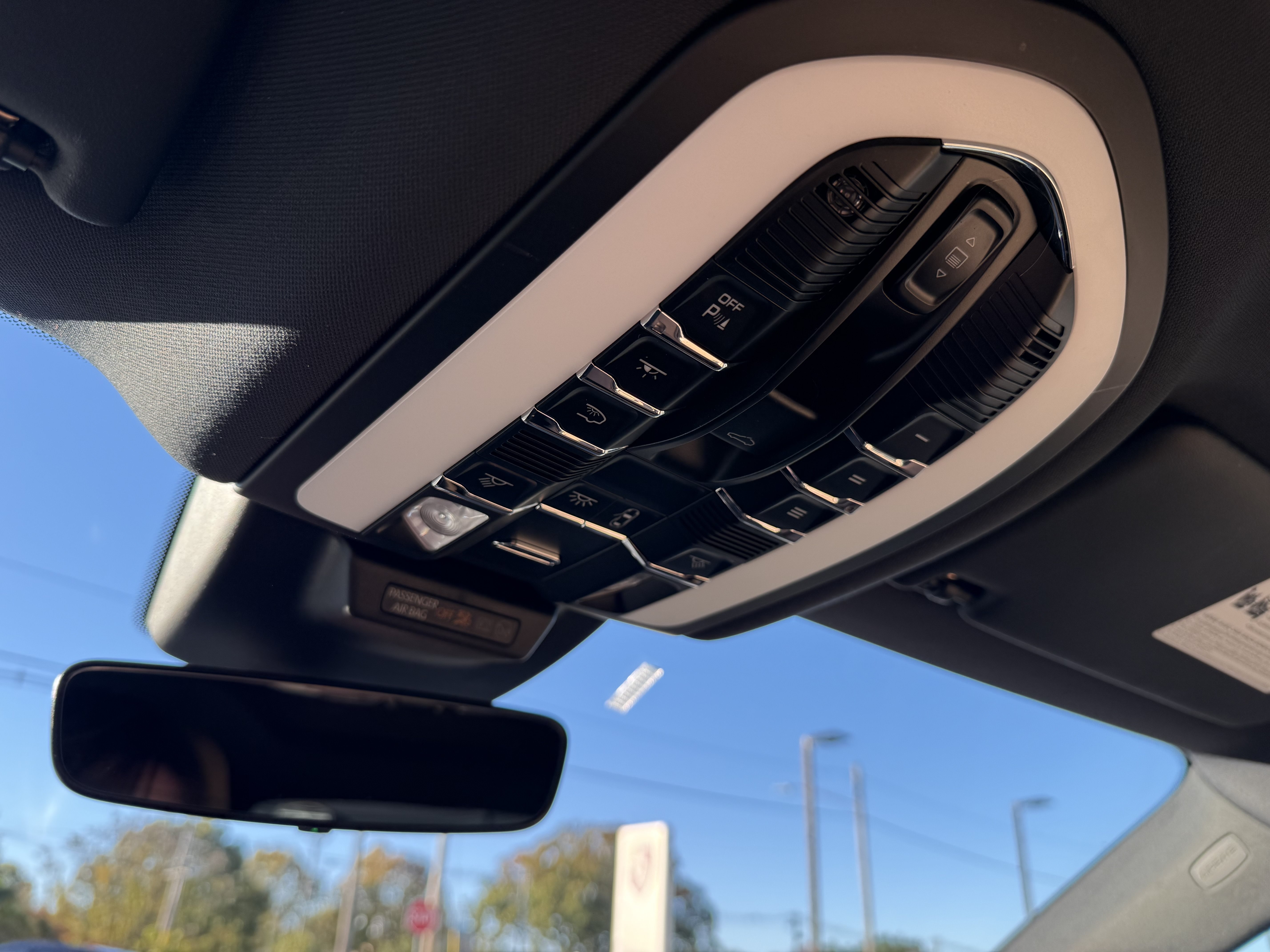 Certified 2023 Porsche Macan AWD/4WD image 28