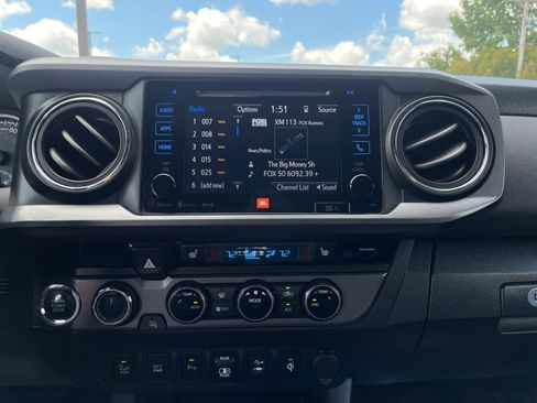 Used 2018 Toyota Tacoma TRD Sport AWD/4WD image 17