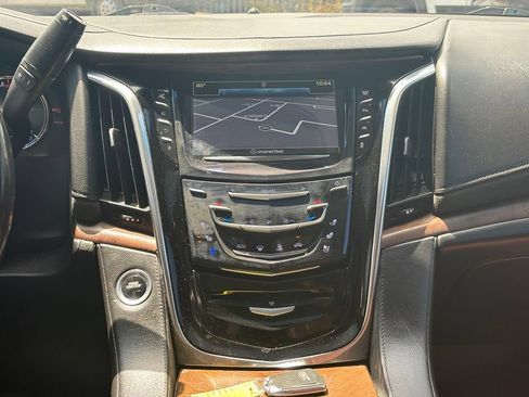 Used 2016 Cadillac Escalade Premium AWD/4WD image 12