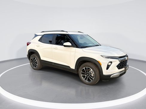 New 2026 Chevrolet TrailBlazer LT w/ Driver Confidence Package image 2
