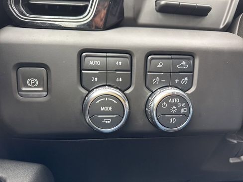 Used 2024 GMC Sierra 3500 AT4 w/ AT4 Premium Plus Package image 43