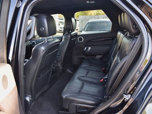 Used 2019 Land Rover Discovery SE AWD/4WD image 11