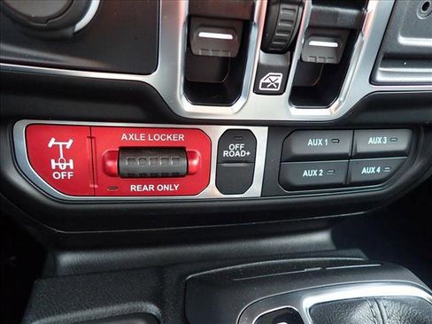 New 2025 Jeep Gladiator Willys image 16