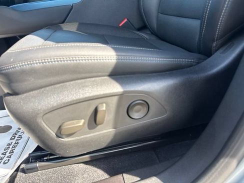 Used 2024 Chevrolet Equinox EV LT FWD image 17
