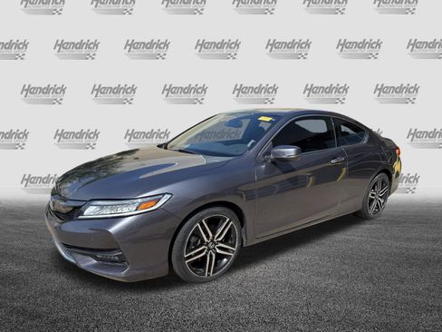 Used 2017 Honda Accord Touring image 5