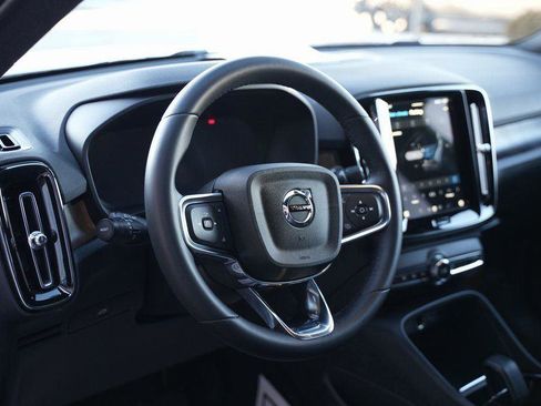 Used 2023 Volvo XC40 Recharge Ultimate image 65