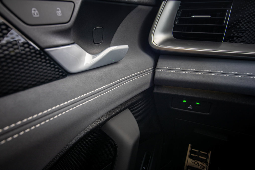 New 2026 Volkswagen Tiguan SE R-Line FWD image 34