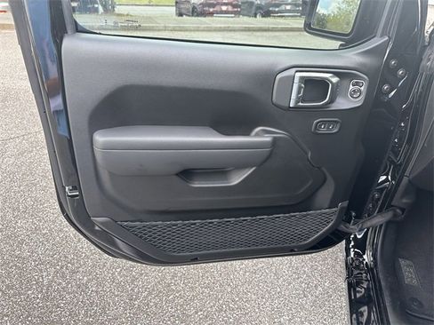 New 2025 Jeep Gladiator Sport image 10