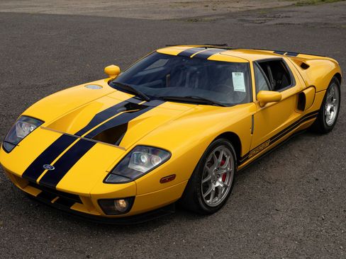 Used 2005 Ford GT RWD image 7