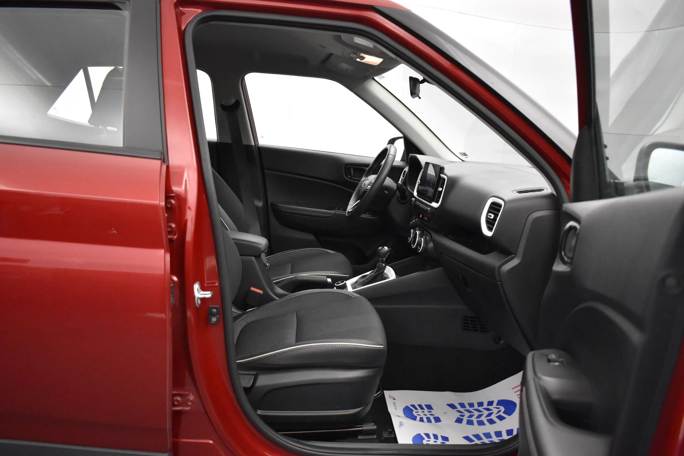 Used 2025 Hyundai Venue Limited FWD image 17