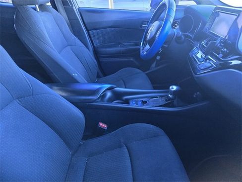 Used 2018 Toyota C-HR XLE image 3
