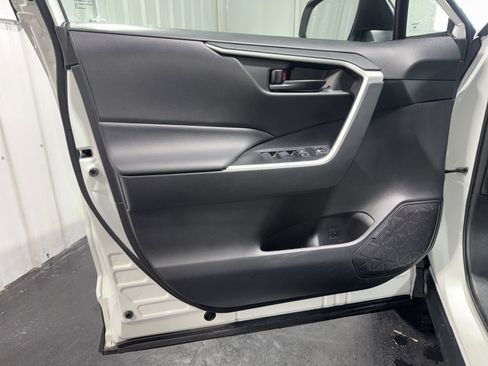 Used 2021 Toyota RAV4 LE FWD image 17