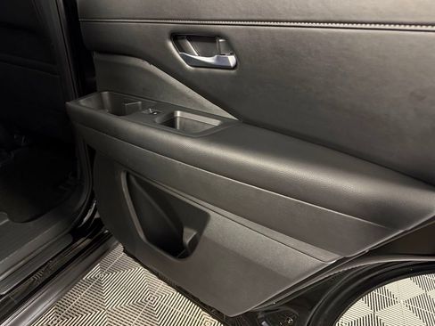 Used 2025 Nissan Pathfinder SL image 33