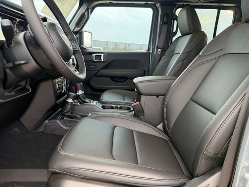 New 2026 Jeep Gladiator Sport AWD/4WD image 12