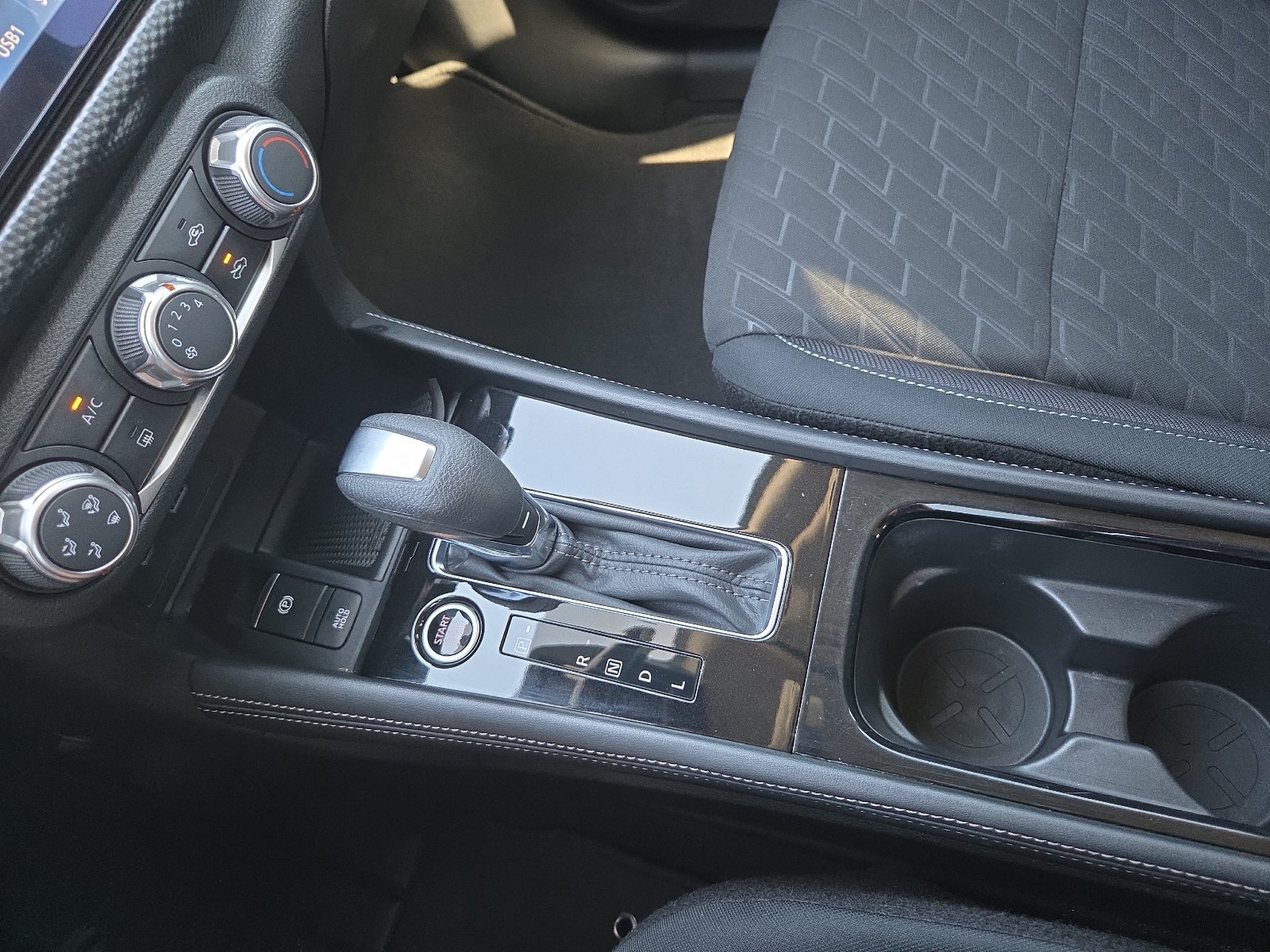 Used 2023 Nissan Kicks SV w/ Interior Electronics Package FWD image 25