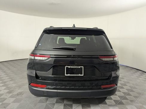 New 2025 Jeep Grand Cherokee Altitude image 5