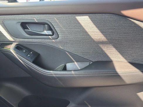 Used 2021 Nissan Rogue S FWD image 18