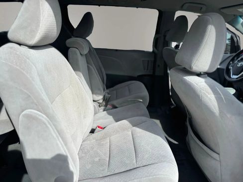 Used 2015 Toyota Sienna LE image 10