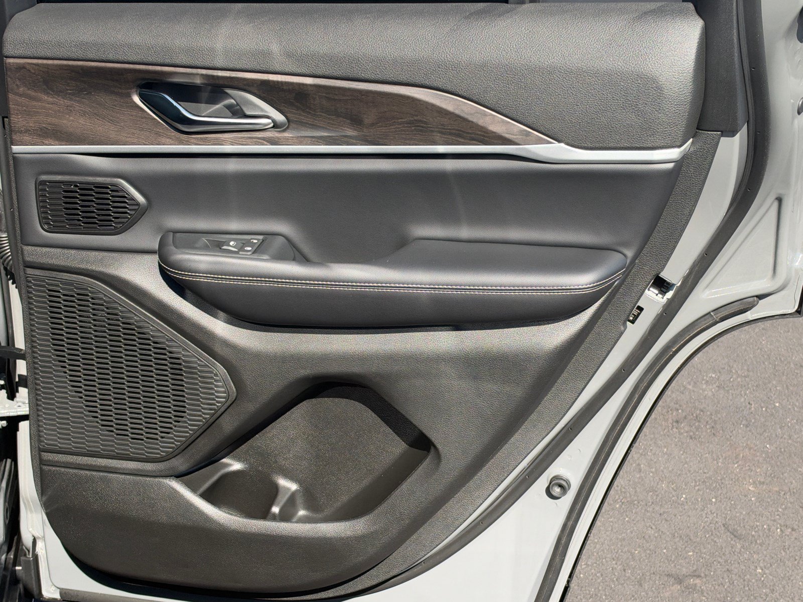 New 2027 Jeep Grand Cherokee Limited AWD/4WD image 16