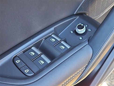 Certified 2025 Audi Q5 2.0T Premium Plus image 31