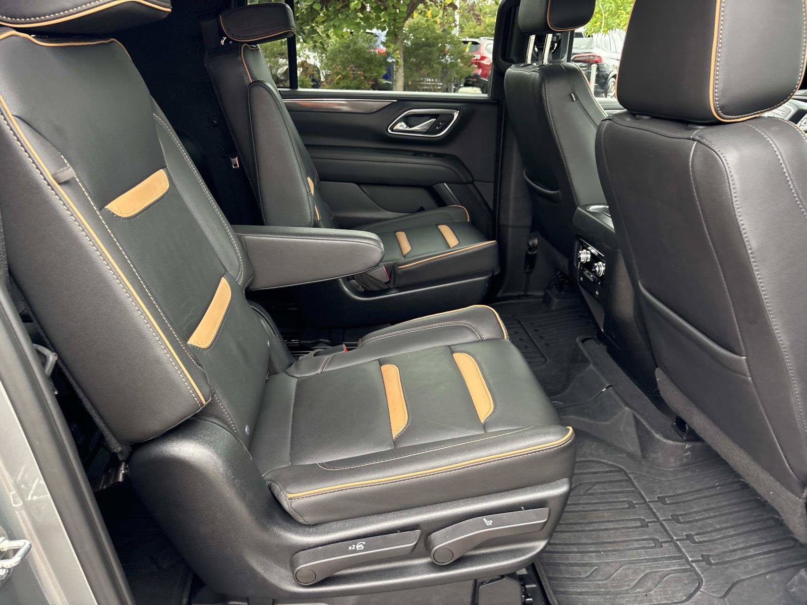 Used 2023 GMC Yukon XL AT4 AWD/4WD image 34