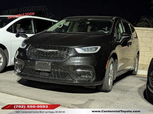 Used 2023 Chrysler Pacifica Touring-L FWD image 1