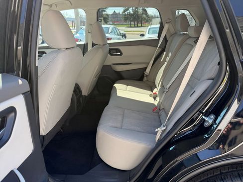 Used 2025 Nissan Rogue SV image 28