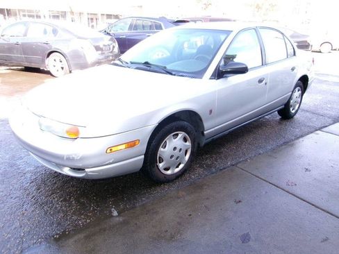 Used 2002 Saturn S-Series SL1 image 2