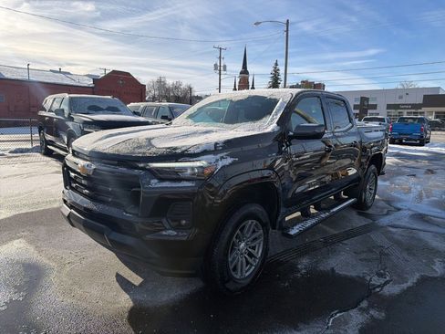 Used 2024 Chevrolet Colorado LT w/ LT Convenience Package III image 3