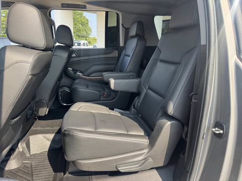 Used 2019 Chevrolet Suburban Premier RWD image 10