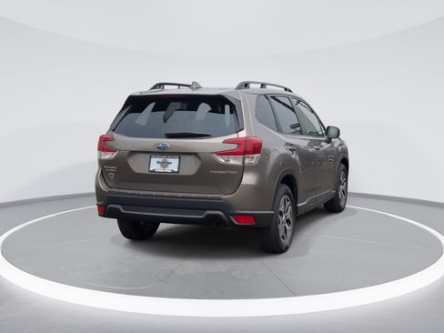 Used 2023 Subaru Forester Premium AWD/4WD image 7