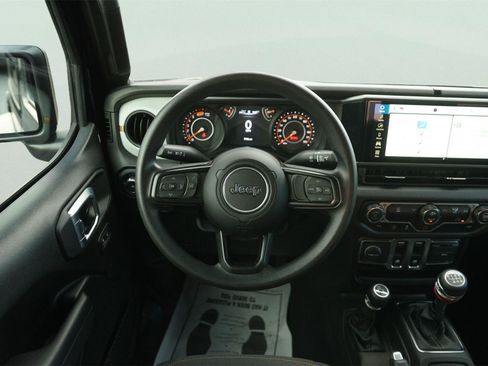 Used 2025 Jeep Wrangler Sport AWD/4WD image 17