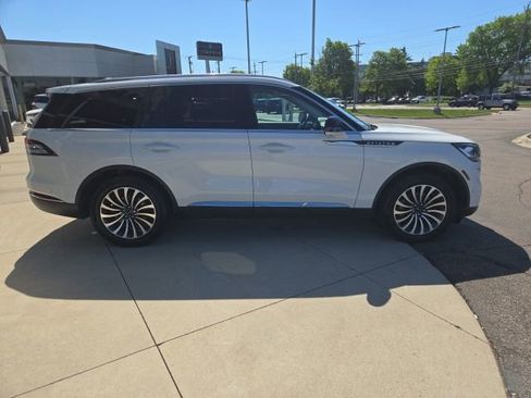 Certified 2023 Lincoln Aviator Reserve w/ Equipment Group 201A AWD/4WD image 2