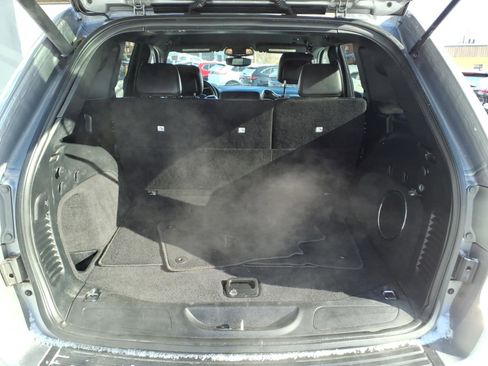 Used 2019 Jeep Grand Cherokee Laredo w/ Laredo X Package image 10