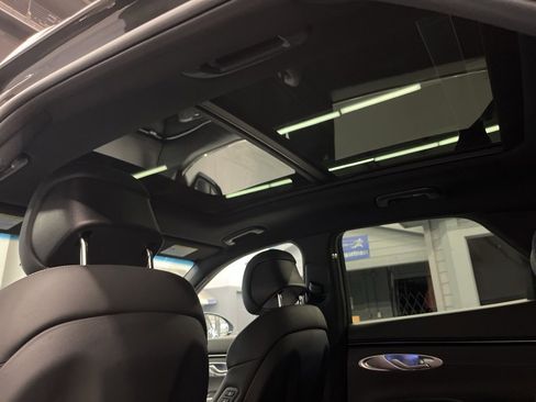 Used 2025 Genesis GV70 3.5T Sport image 32