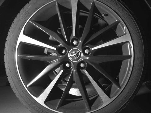 Used 2019 Toyota Camry XSE image 16