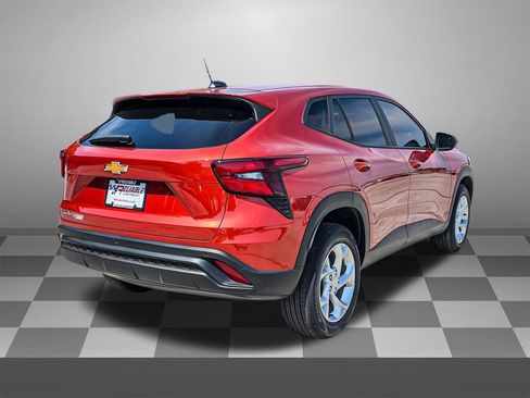 Used 2024 Chevrolet Trax LS w/ LS Convenience Package image 6