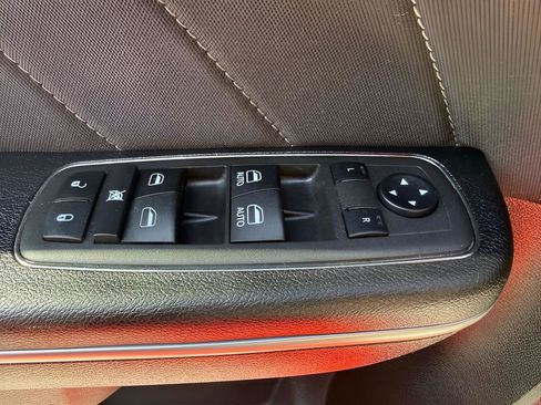 Used 2022 Dodge Charger SXT image 13