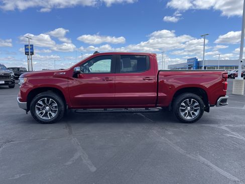 Used 2023 Chevrolet Silverado 1500 LT AWD/4WD image 2