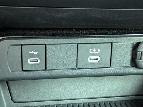 Used 2024 Toyota Prius XLE FWD image 21