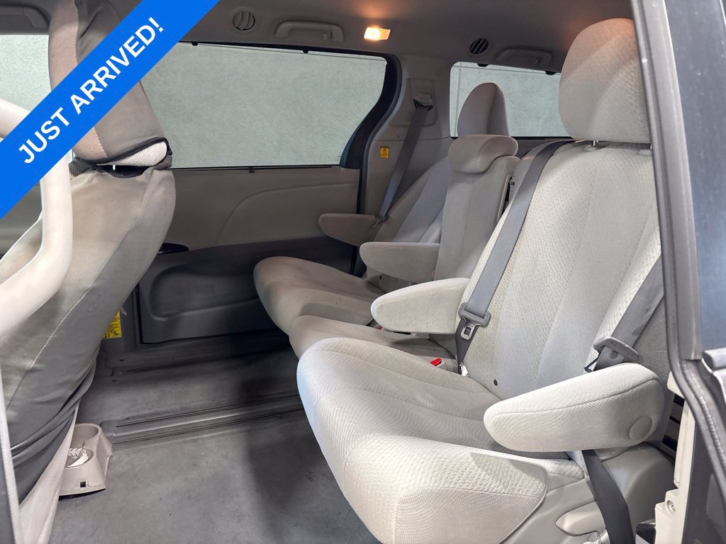 Used 2012 Toyota Sienna LE w/ Towing Pkg FWD image 6