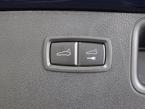 Certified 2025 Porsche Macan image 18