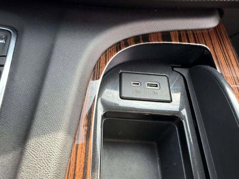 Used 2022 Cadillac Escalade ESV Premium Luxury AWD/4WD image 24